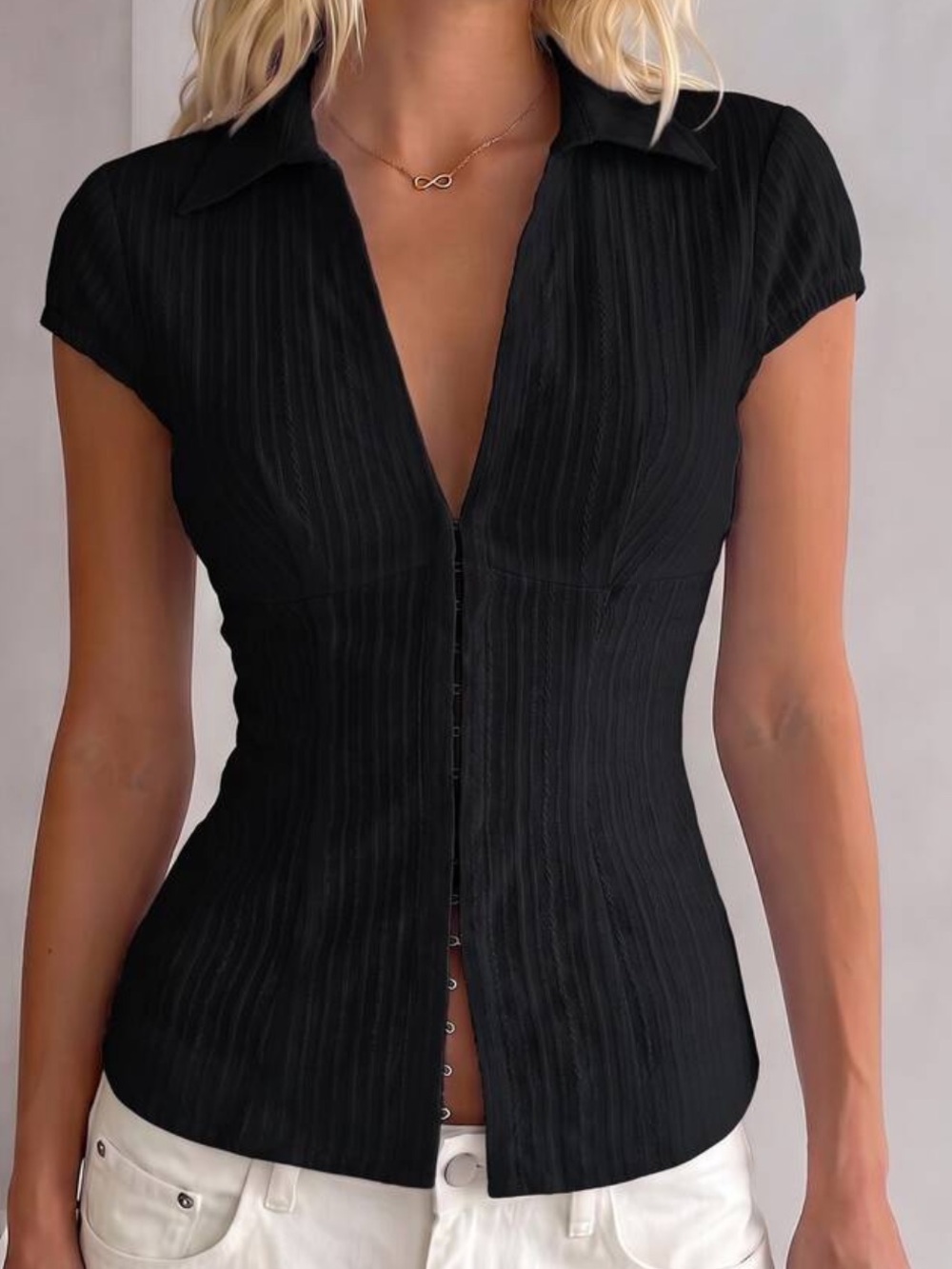 TRNVIE V-Neck Fitted Short Sleeve Top in Black